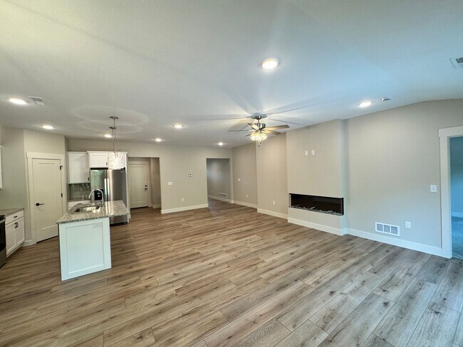 Building Photo - BRAND NEW 3-bedroom Duplex in Irvine Acres!
