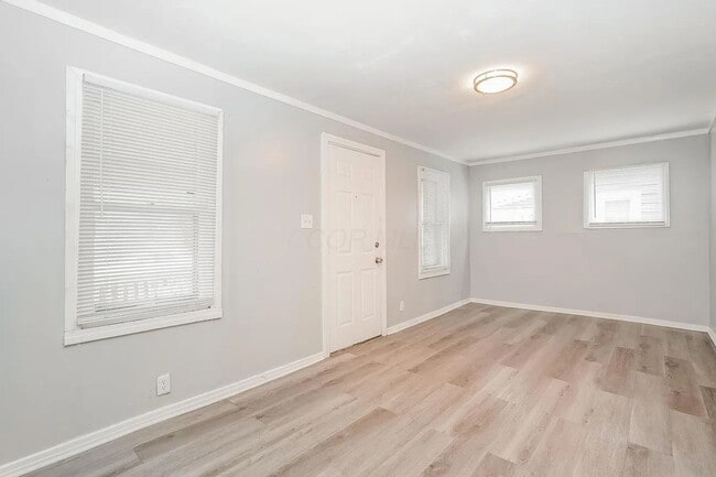 Building Photo - Charming 3BR Home with Fully Fenced Yard Near Easton and Downtown