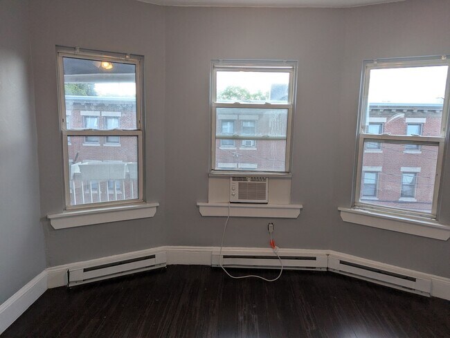 Building Photo - 43 Whitfield St