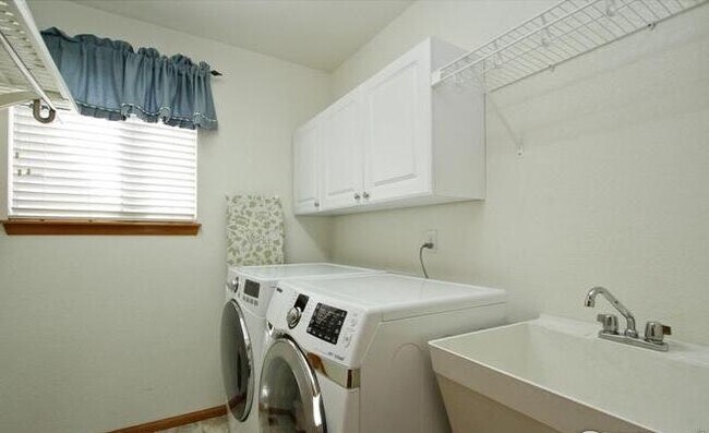 Building Photo - 13618 Parkview Pl