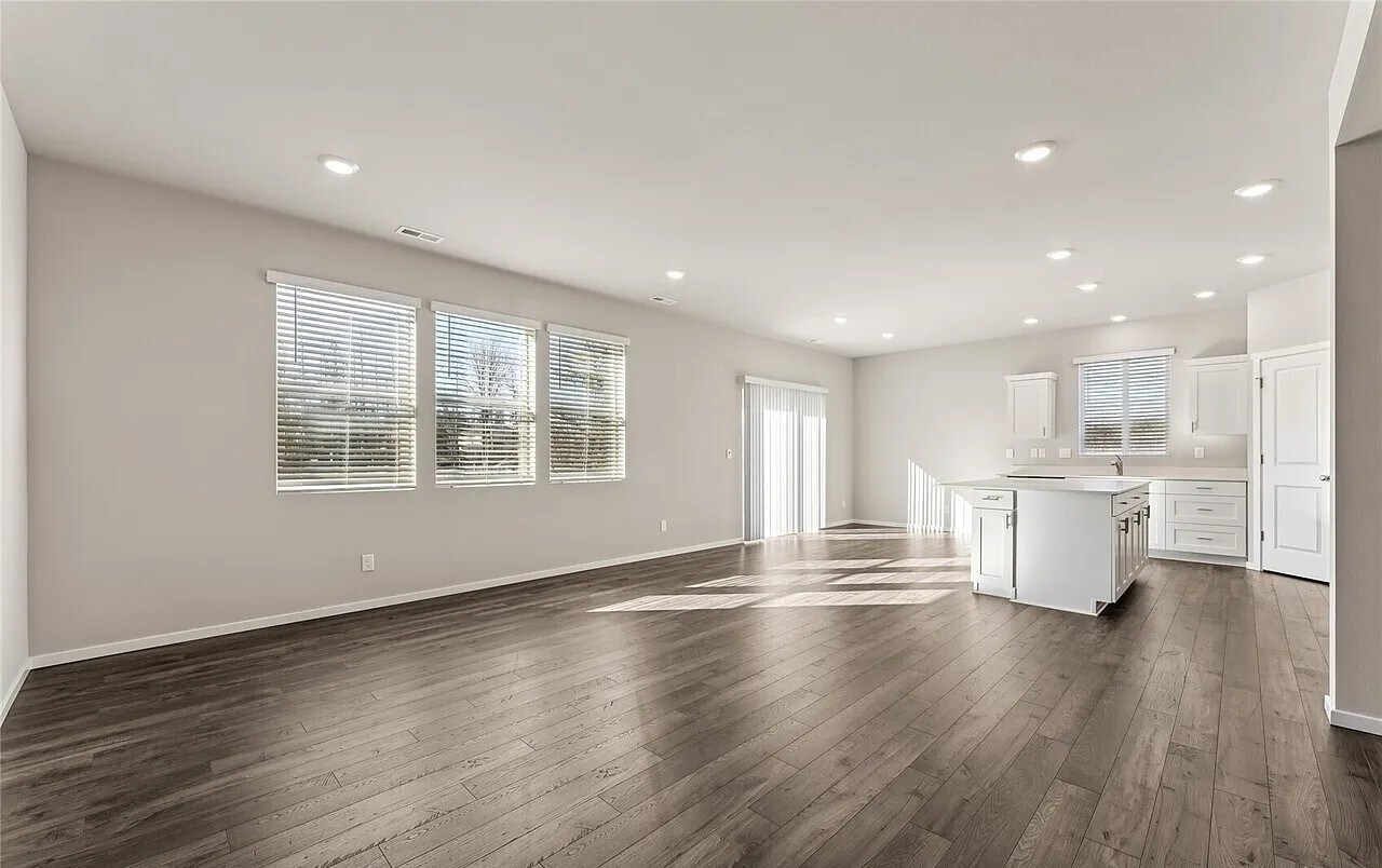 Building Photo - 2209 Trailside Dr NE