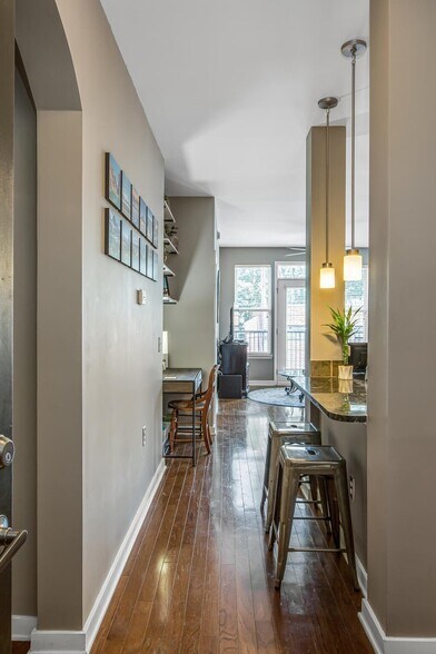 Building Photo - 3000 Vanderbilt Pl