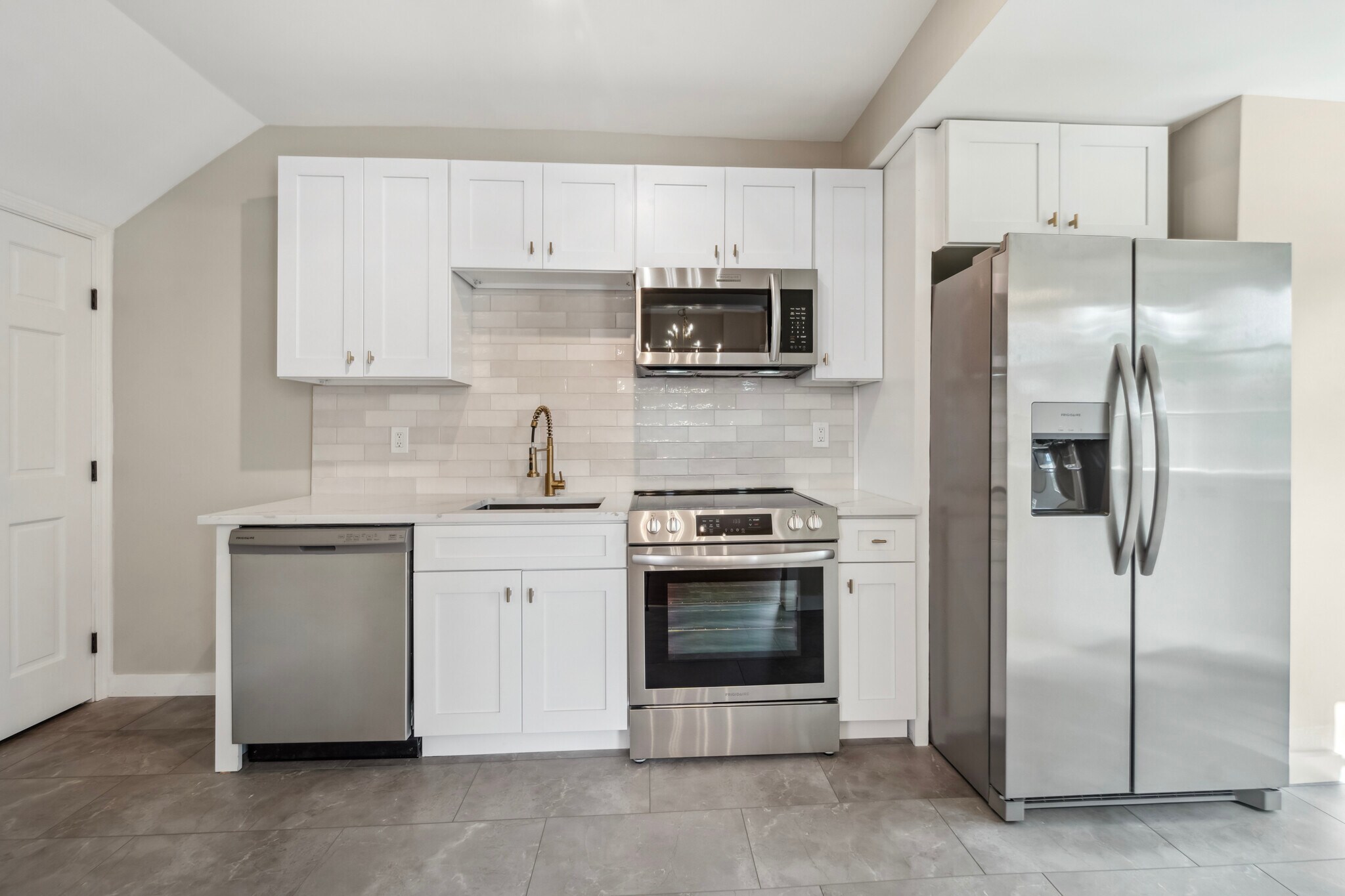 Building Photo - 95 Leroy St