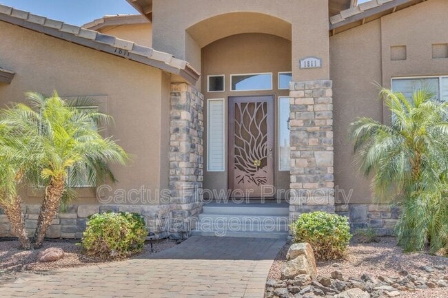 Building Photo - 1811 W Maplewood Pl