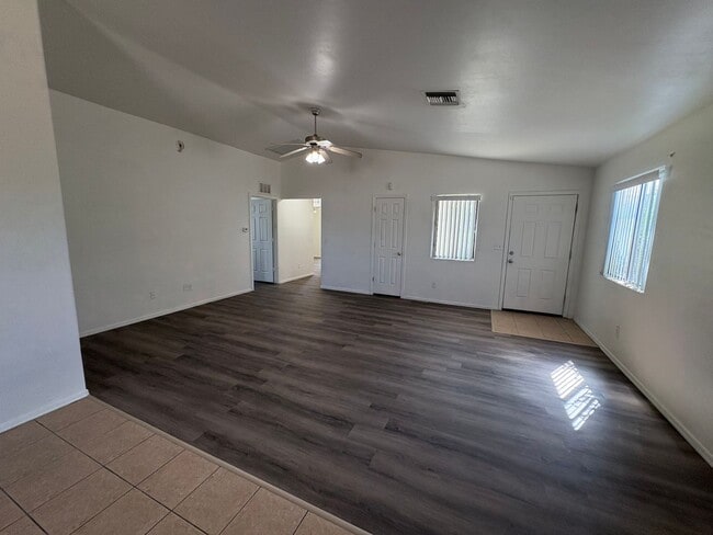 Building Photo - 2109 E Pinal Vista