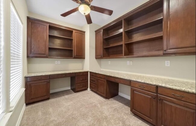 Building Photo - 2736 Cortlandt St