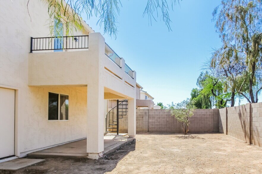 Building Photo - 6628 W Monroe St