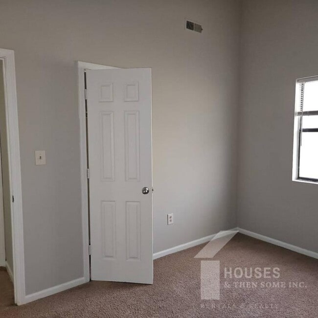 Building Photo - 28 Shore Dr