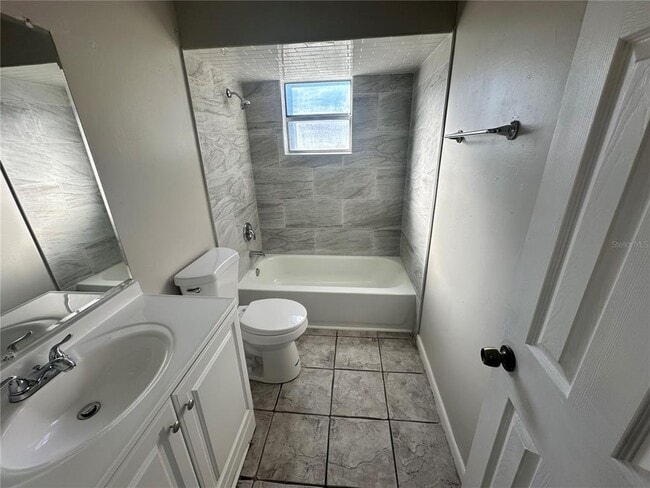 Building Photo - 845 Castle Way