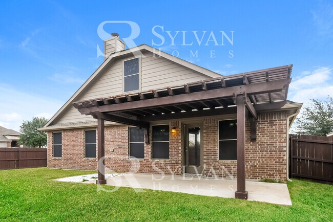 Building Photo - Prepare to be impressed by this 4bedroom, 2.5 bathroom home