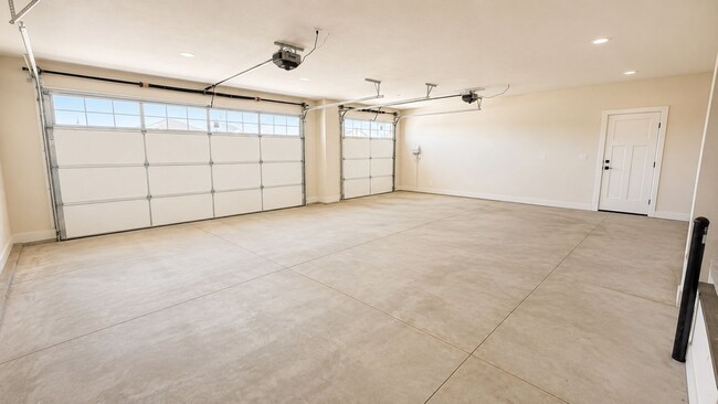 Building Photo - 1130 4240 N