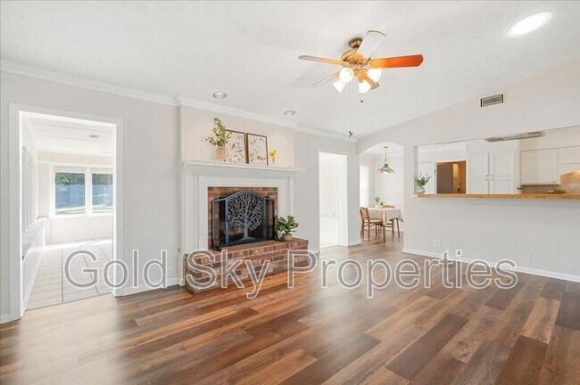 Building Photo - 210 Pine Grove Dr