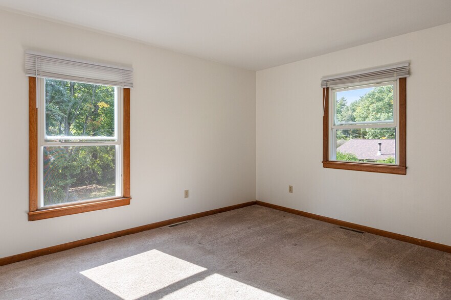 Building Photo - 250 Grey Birch Dr