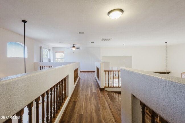 Building Photo - 3733 Tierra Campa Dr