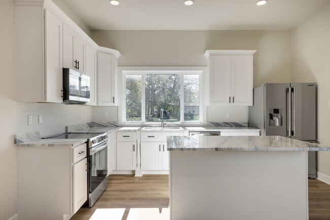 Building Photo - 306 W Taft St