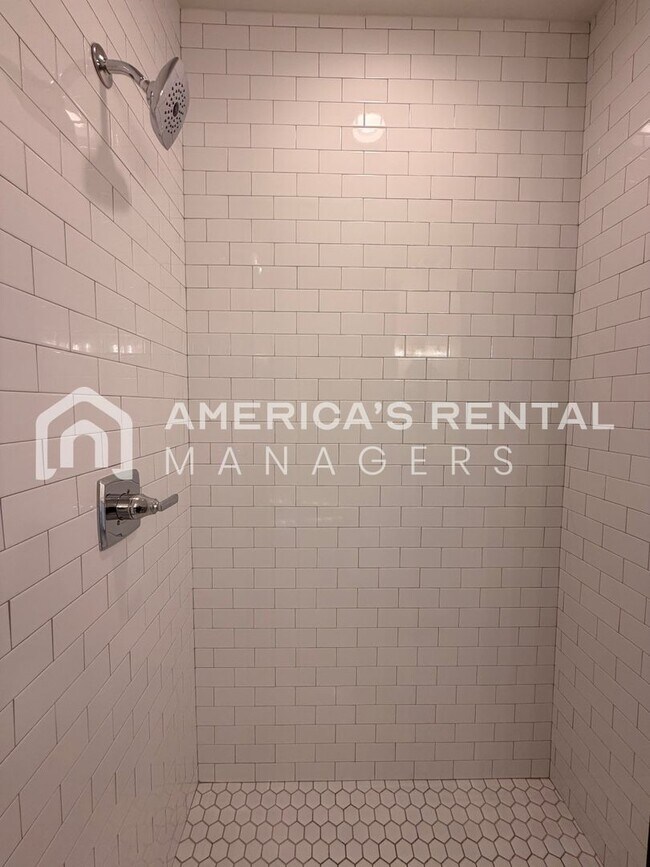 Building Photo - Home for Rent in Vestavia Hills, AL!!! Sig...