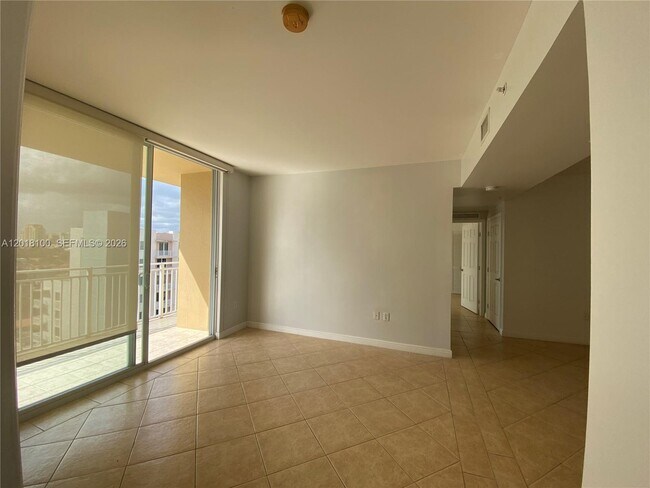 Building Photo - 2425 SW 27th Ave