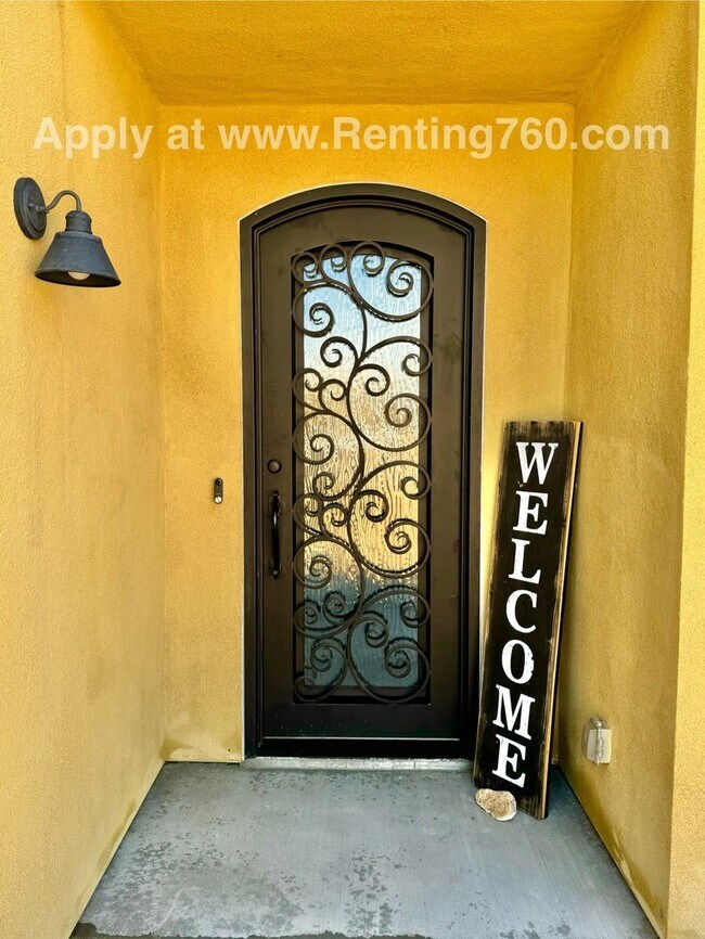 Building Photo - Newer 4 Bedroom 3 Bathroom Home With Solar...