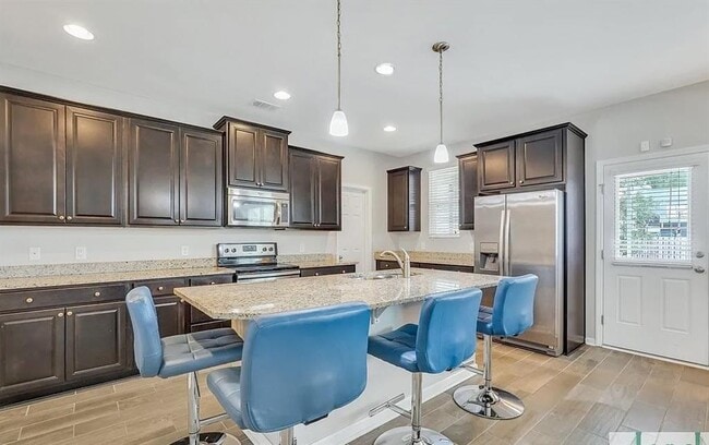 Building Photo - 365 Southwilde Way