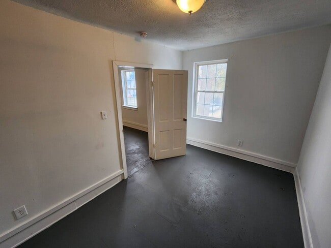 Building Photo - 521 W 14th St