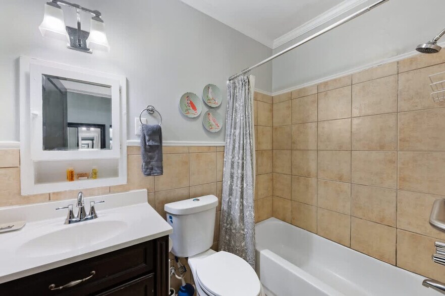 Building Photo - 800 Magnolia Ave