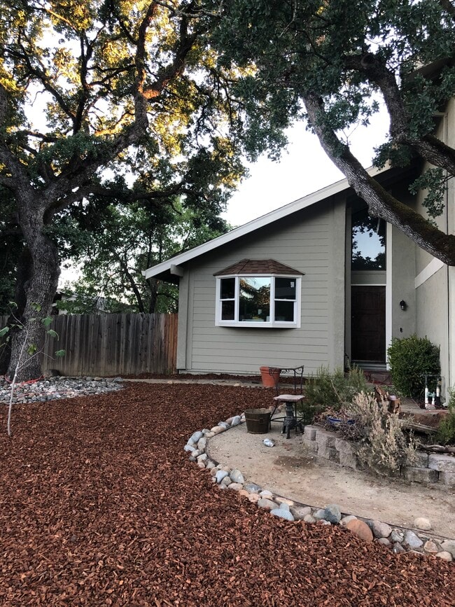 Primary Photo - 5613 Glencrest Ln