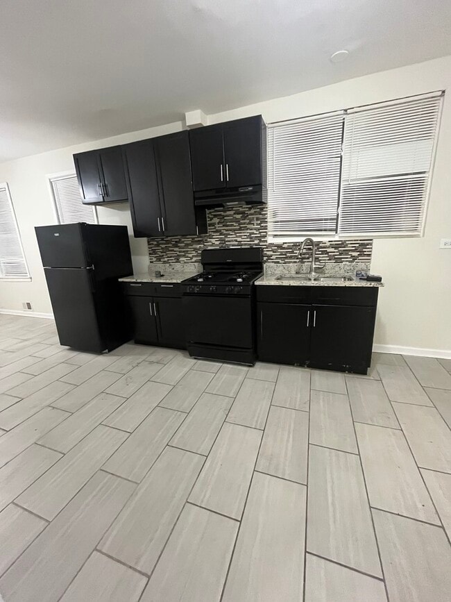 Building Photo - 8253 S Brandon Ave