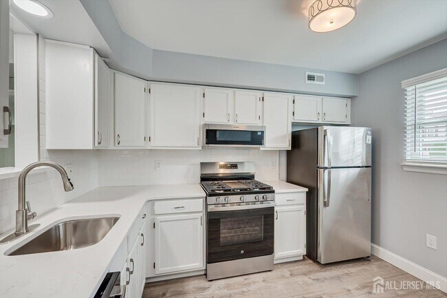 Building Photo - 822 Darlington Dr