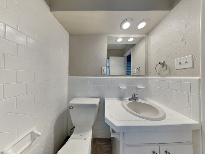 Building Photo - 4617 Ashwood Dr