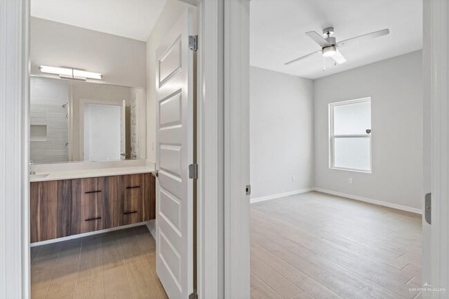 Building Photo - 11 W Driftwood St