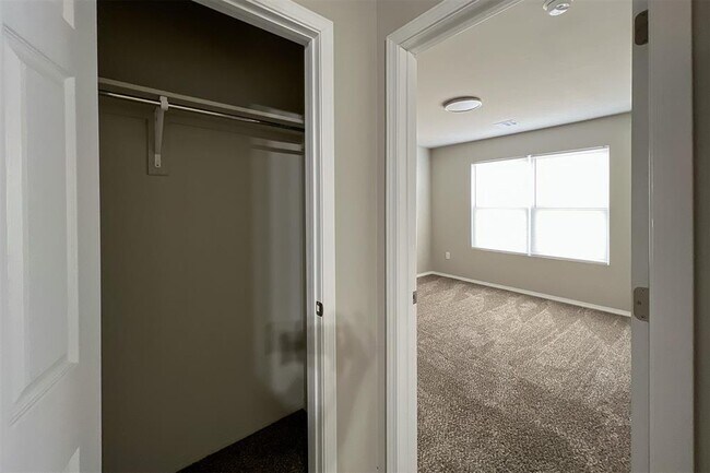 Building Photo - 4301 Driftwood Dr