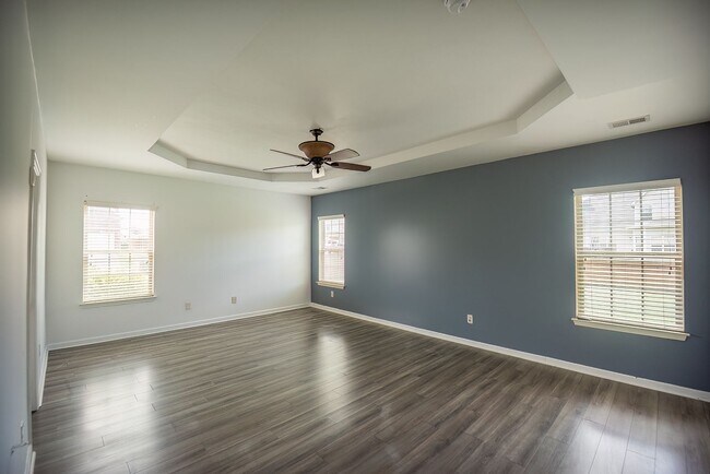 Building Photo - Beautiful home available today!