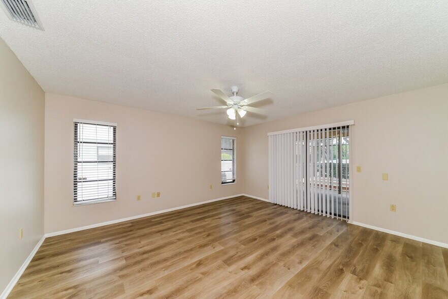 Building Photo - 5453 Colonial Oaks Blvd