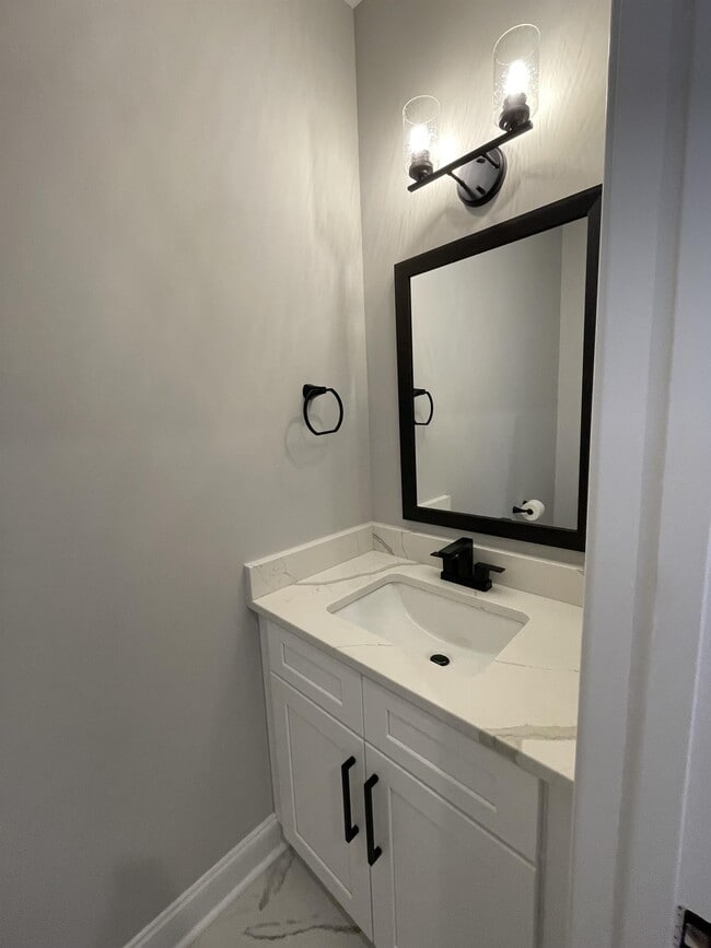 Building Photo - 1043 N Westyn Lp