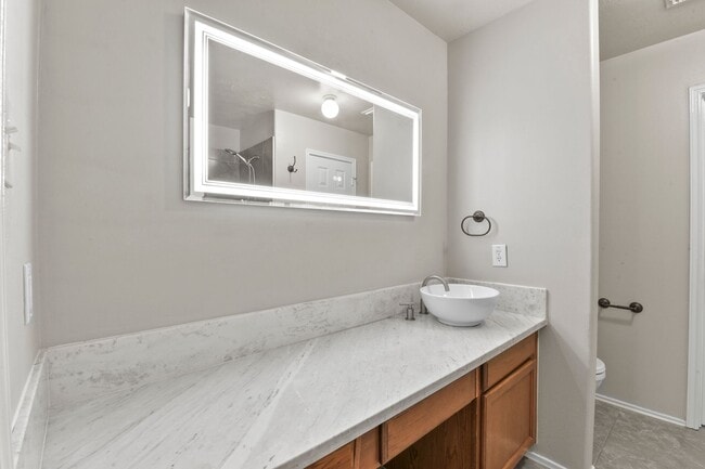 Building Photo - Stunning Corner Unit Townhome - Move-in special: Receive $100 off both your first and second mont...