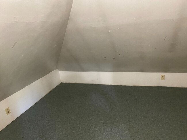 Building Photo - In the Heart of Dinkytown - Amazing 6 bedroom Victorian Rental Home,  Fall 2026!