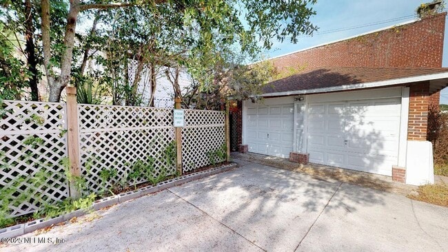 Building Photo - 2044 Forbes St