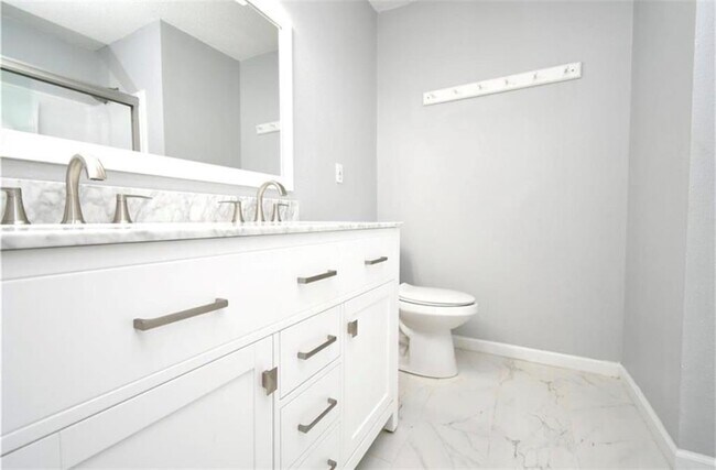 Building Photo - 233 Buckland Dr
