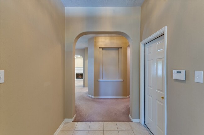 Building Photo - 18 Orchard Dale Cir