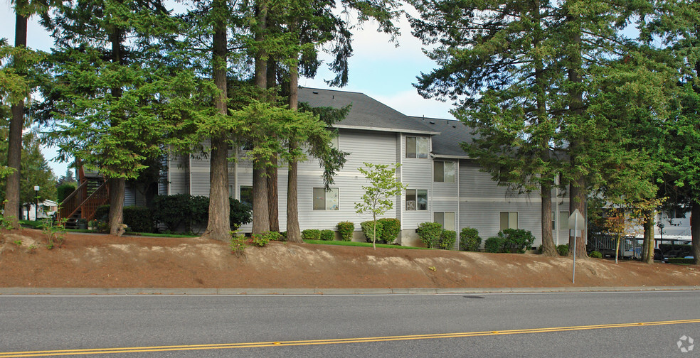 Building Photo - Forest Green Apartments