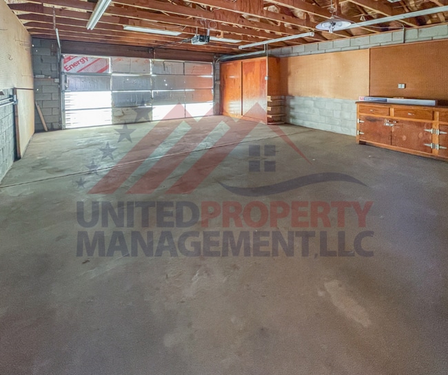 Building Photo - Large 4 bed available in Carlsbad NM