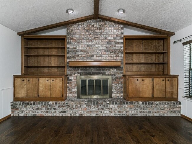 Building Photo - 309 Kingsbury Dr