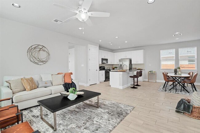 Building Photo - 2404 Burberry Ln