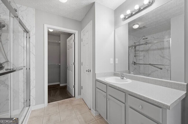 Building Photo - 3040 Village Run Dr
