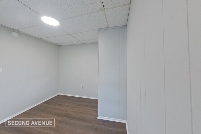 Building Photo - 122 S Longworth Ave