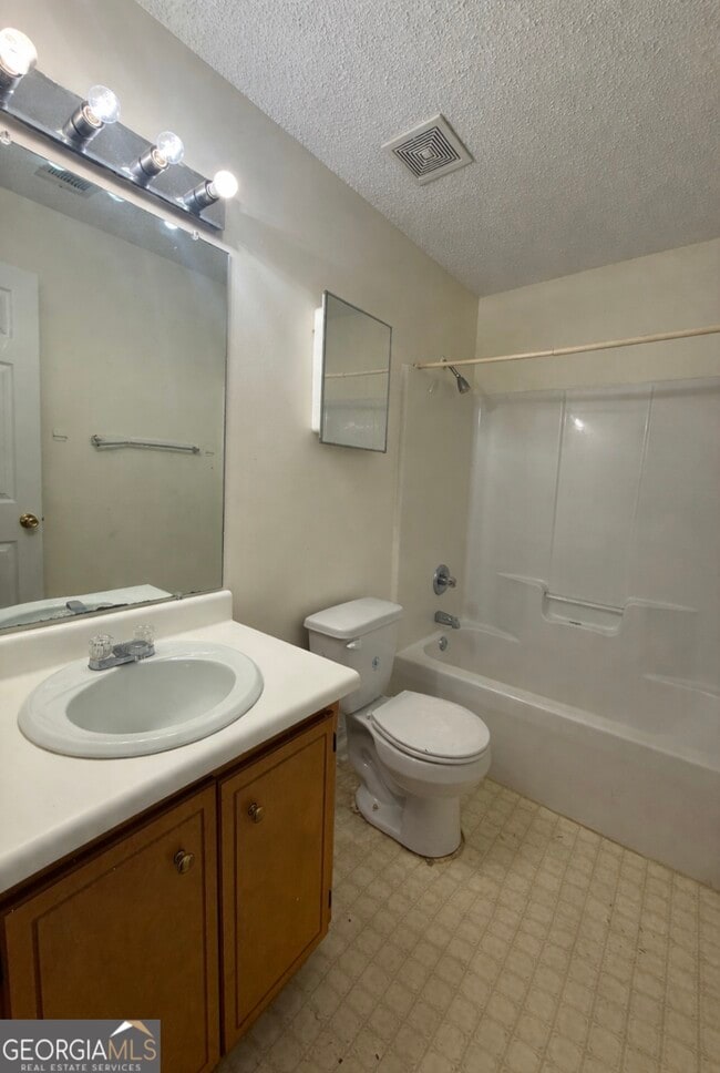 Building Photo - 2361 River Ridge Rd NE