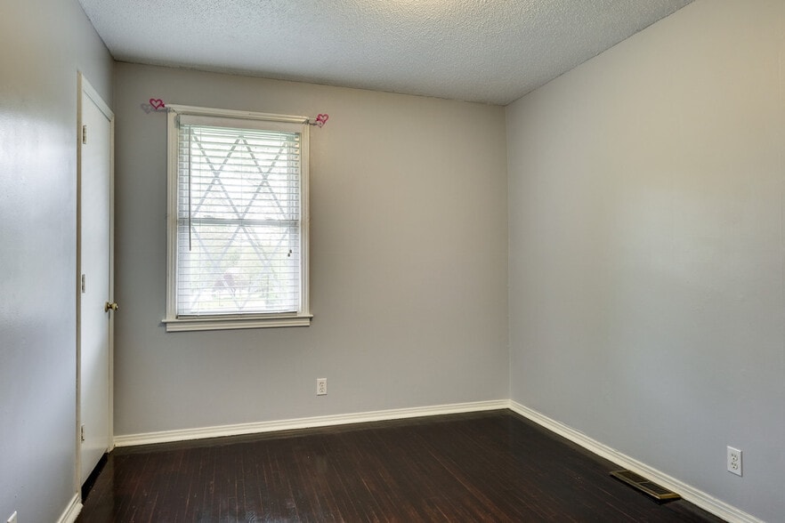 Building Photo - 133 Cline Ave