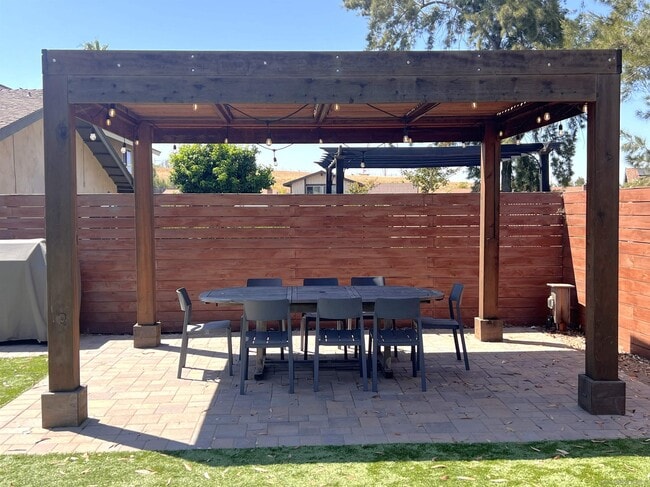 Building Photo - 1828 Ballina Dr