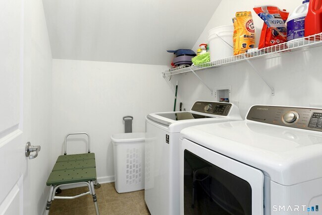 Building Photo - 310 Nutmeg Ln
