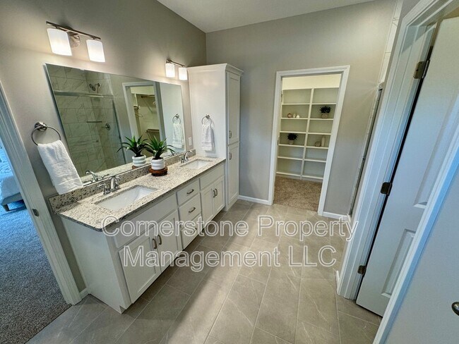 Building Photo - 809 Highland Dr